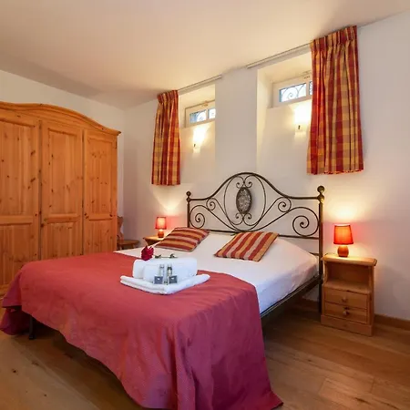 Apartment Sleeps 4 T684383 *