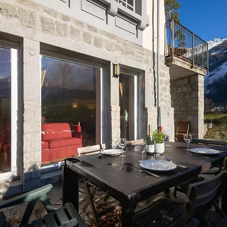 Apartment Sleeps 4 T684383 Chamonix