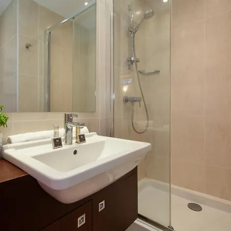 Apartment Sleeps 4 T684383 *